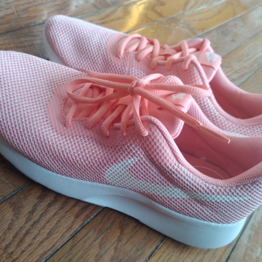 🚫SOLD 🚫 NEW Nike Sneakers - Picture 7 of 8